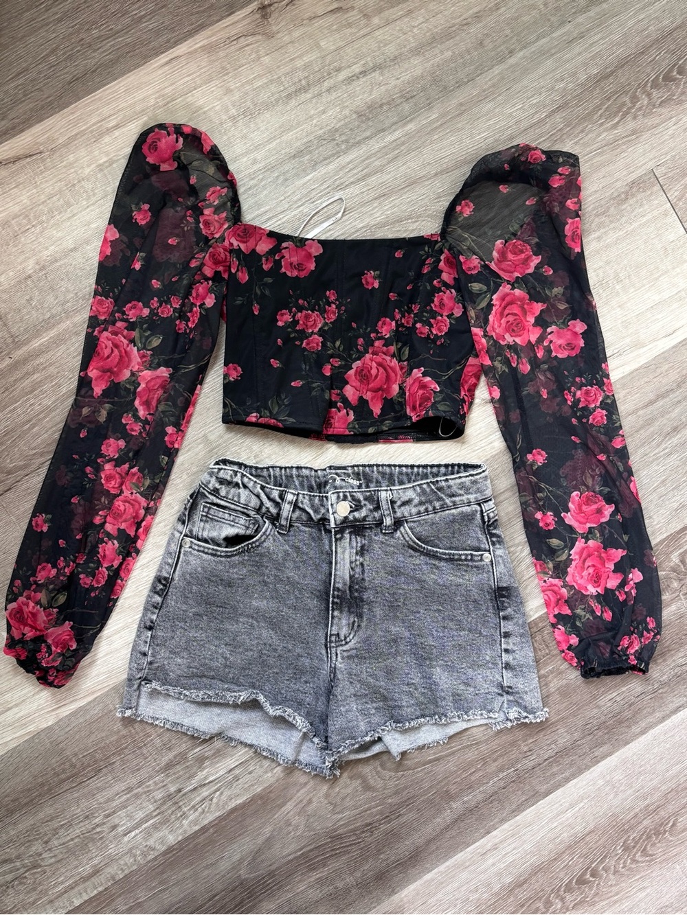 Outfit short and Lulu's Black Sheer Puff Sleeve Rose Crop Top